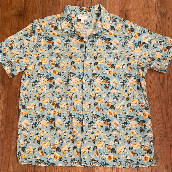 Club Room Other - Club Room Blue Floral Short-Sleeve Silk blend Button-Up Shirt
